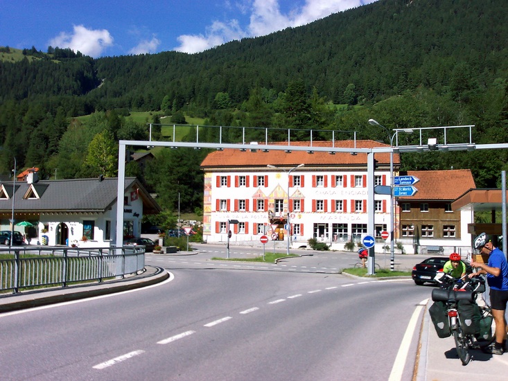 Tour-S-N-015.jpg